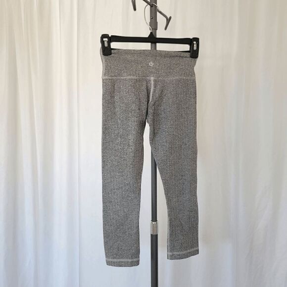 Lululemon heather gray crop leggings size 2 - Picture 5 of 7
